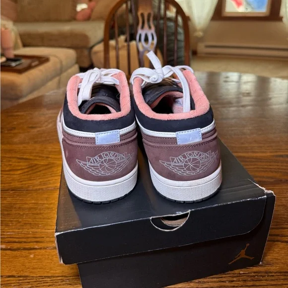 Air Jordan 1 Low ‘Mocha’ - Picture 7 of 11